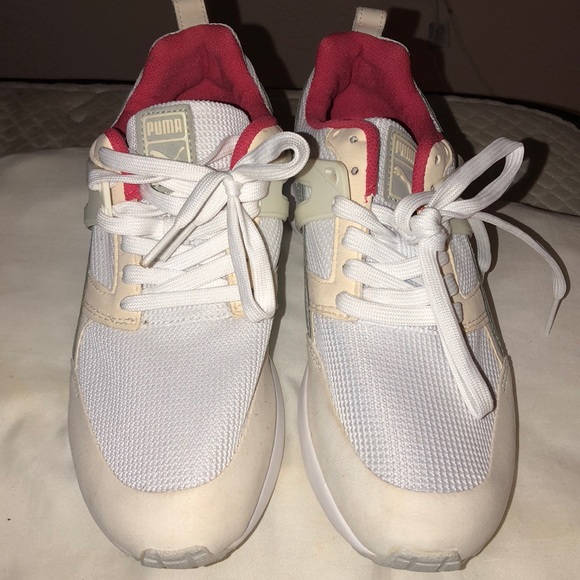 Brand new white pumas - Picture 3 of 6